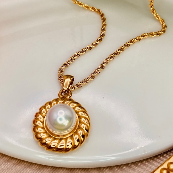 Luzy Jewelry Jewelry - Classic Cultured Pearl Textured Coin Pendant Dainty Rope Chain Necklace in Gold